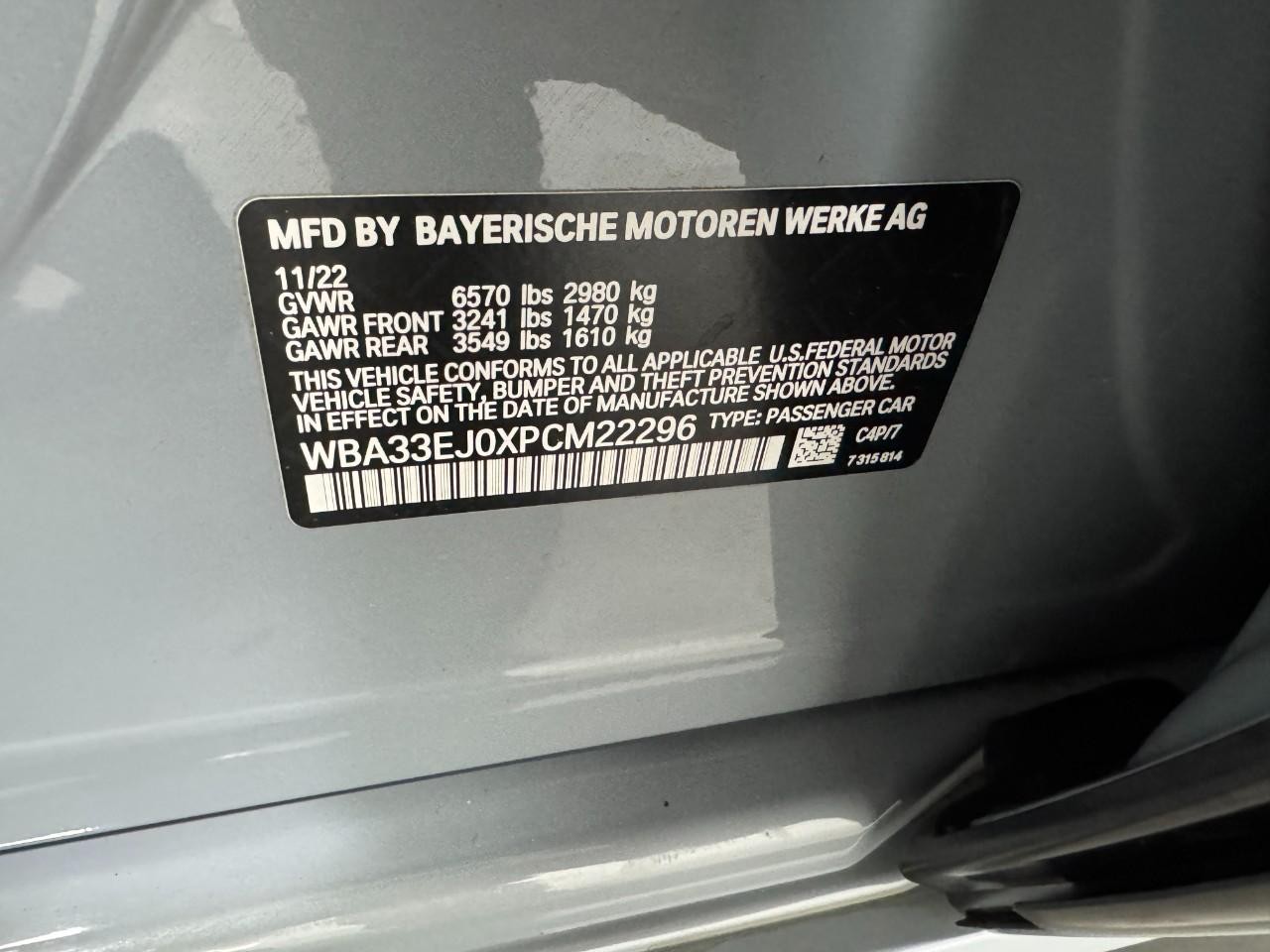 BMW 7 Series Vehicle Full-screen Gallery Image 32