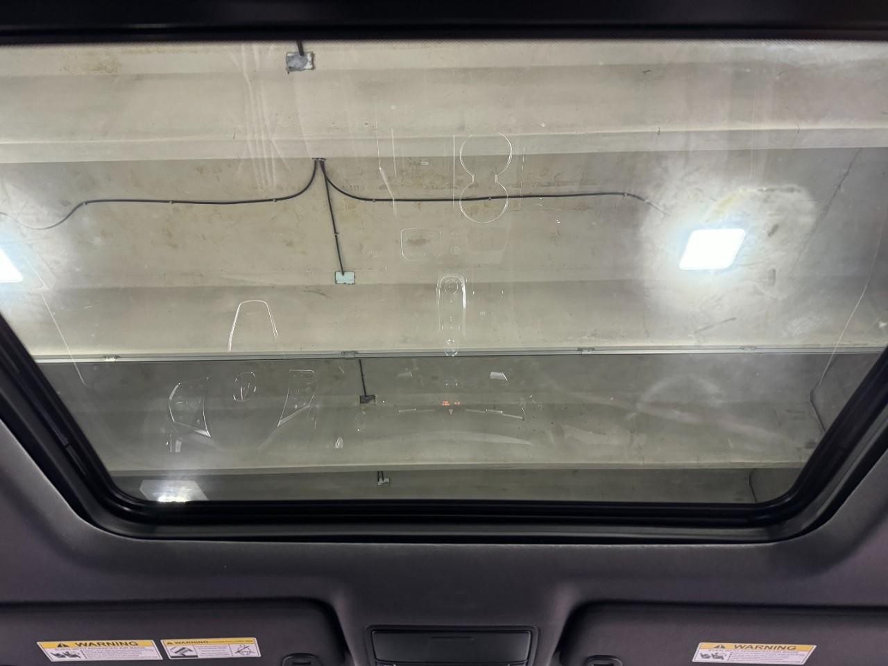 Acura MDX Vehicle Full-screen Gallery Image 12