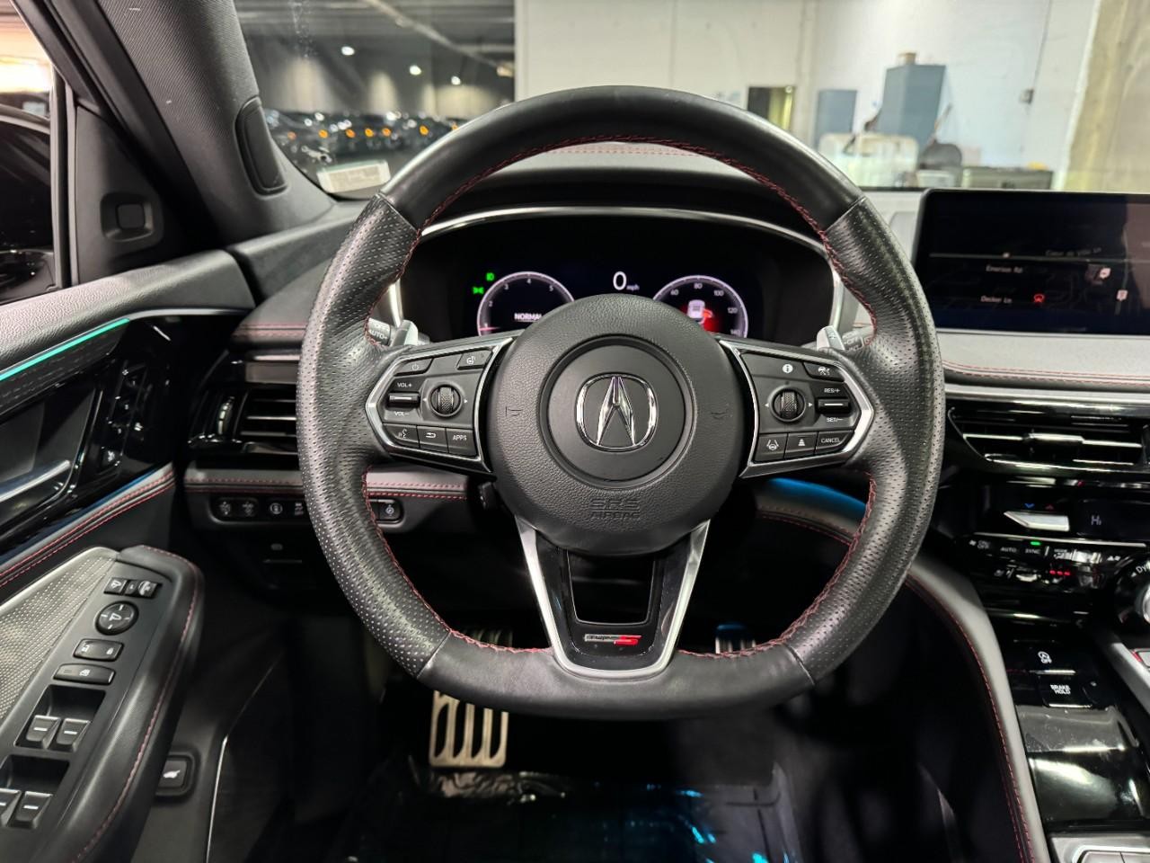 Acura MDX Vehicle Full-screen Gallery Image 14