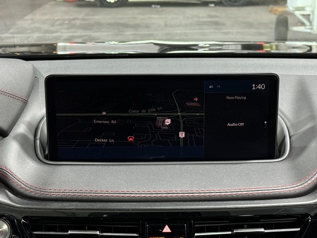 Acura MDX Vehicle Full-screen Gallery Image 15