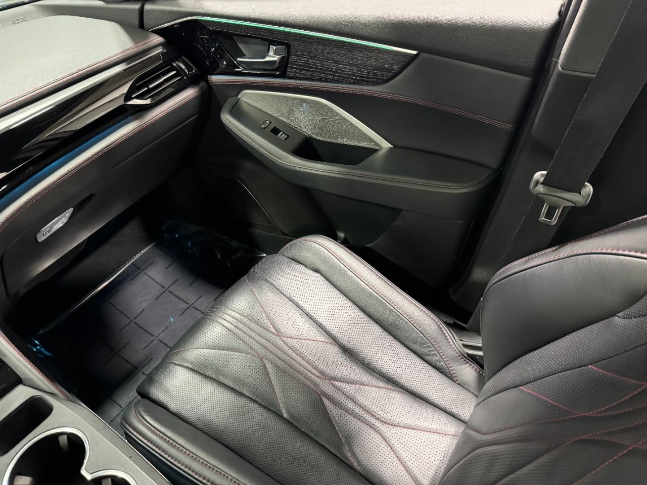 Acura MDX Vehicle Full-screen Gallery Image 17