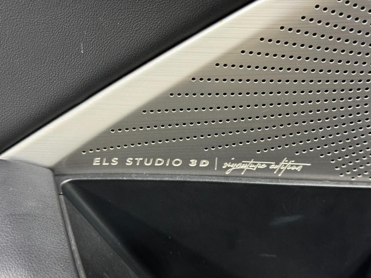 Acura MDX Vehicle Full-screen Gallery Image 25