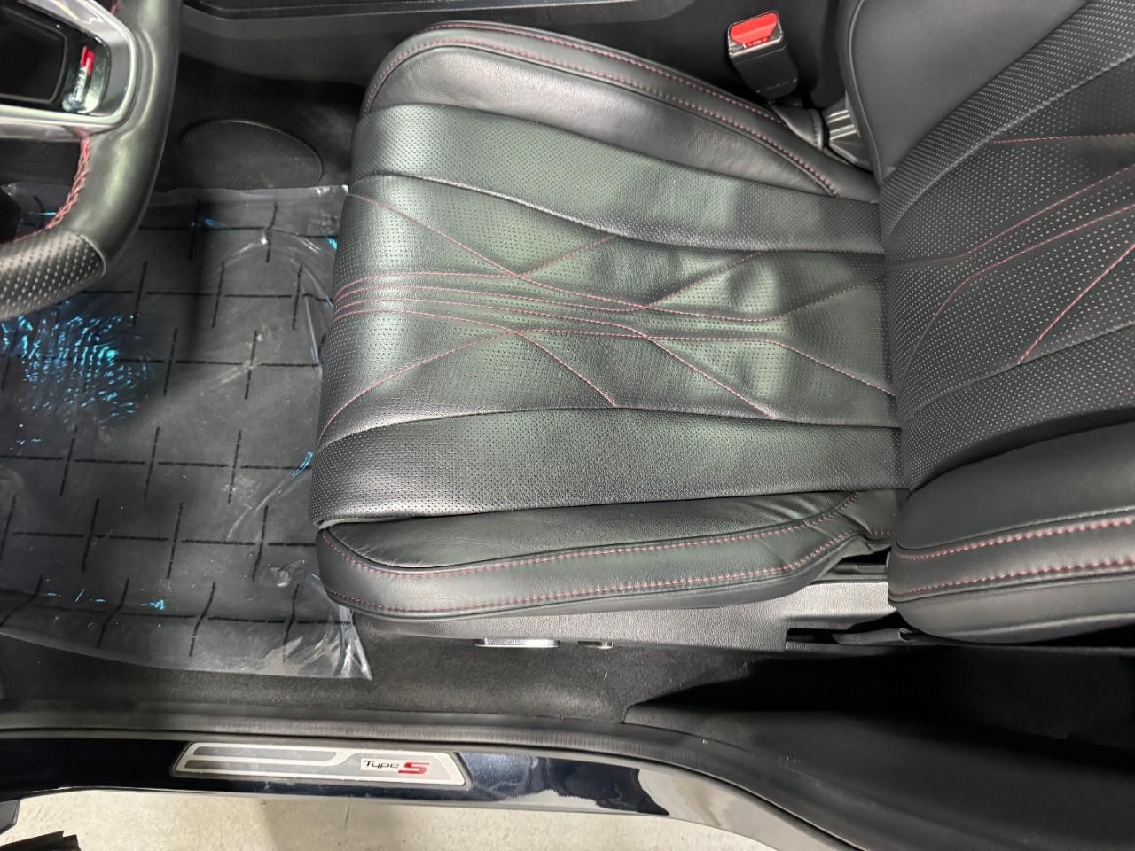 Acura MDX Vehicle Full-screen Gallery Image 28