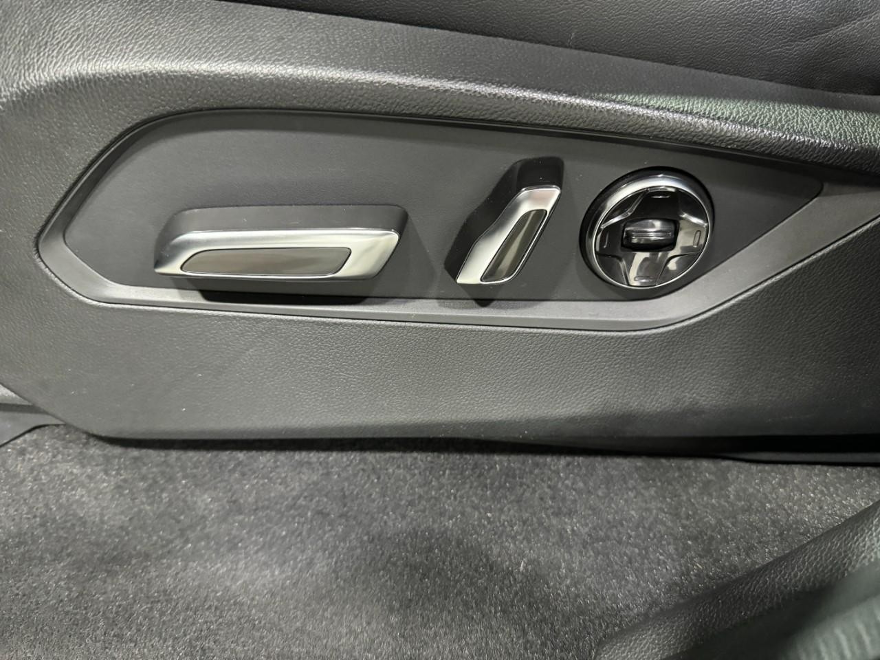 Acura MDX Vehicle Full-screen Gallery Image 29