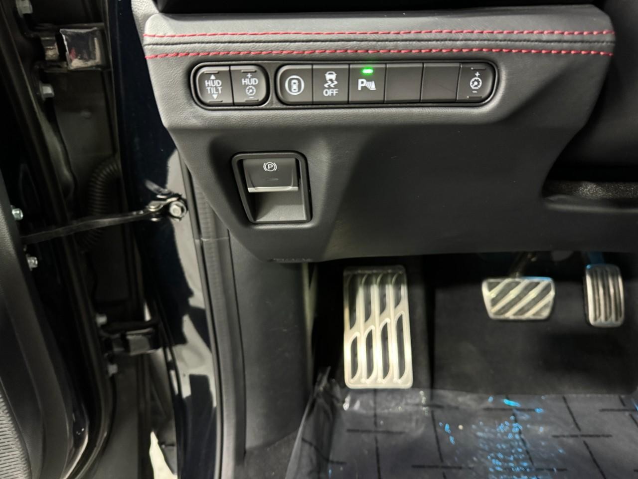 Acura MDX Vehicle Full-screen Gallery Image 30