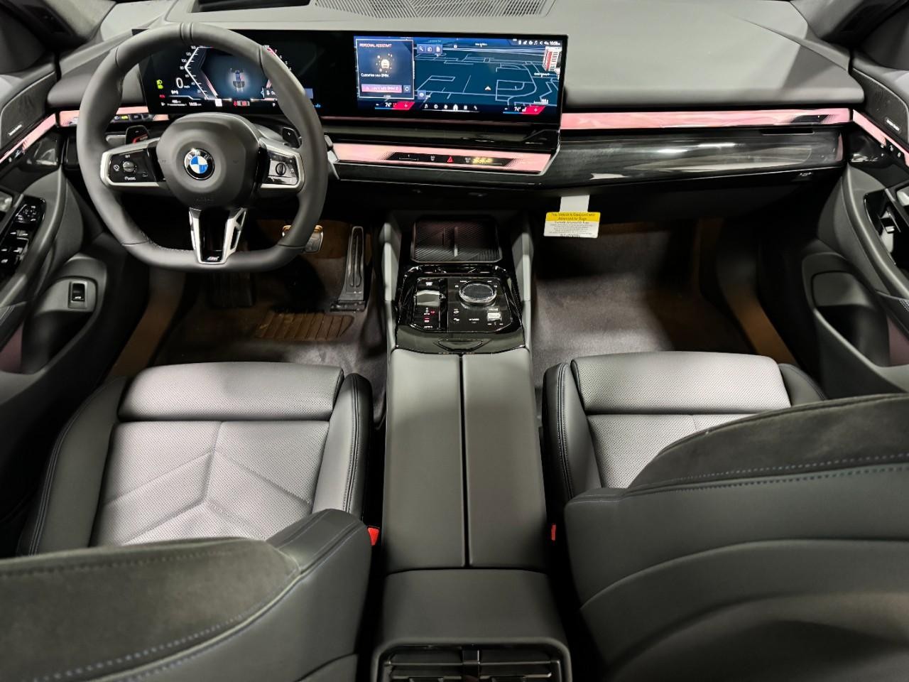 BMW 5 Series Vehicle Full-screen Gallery Image 13