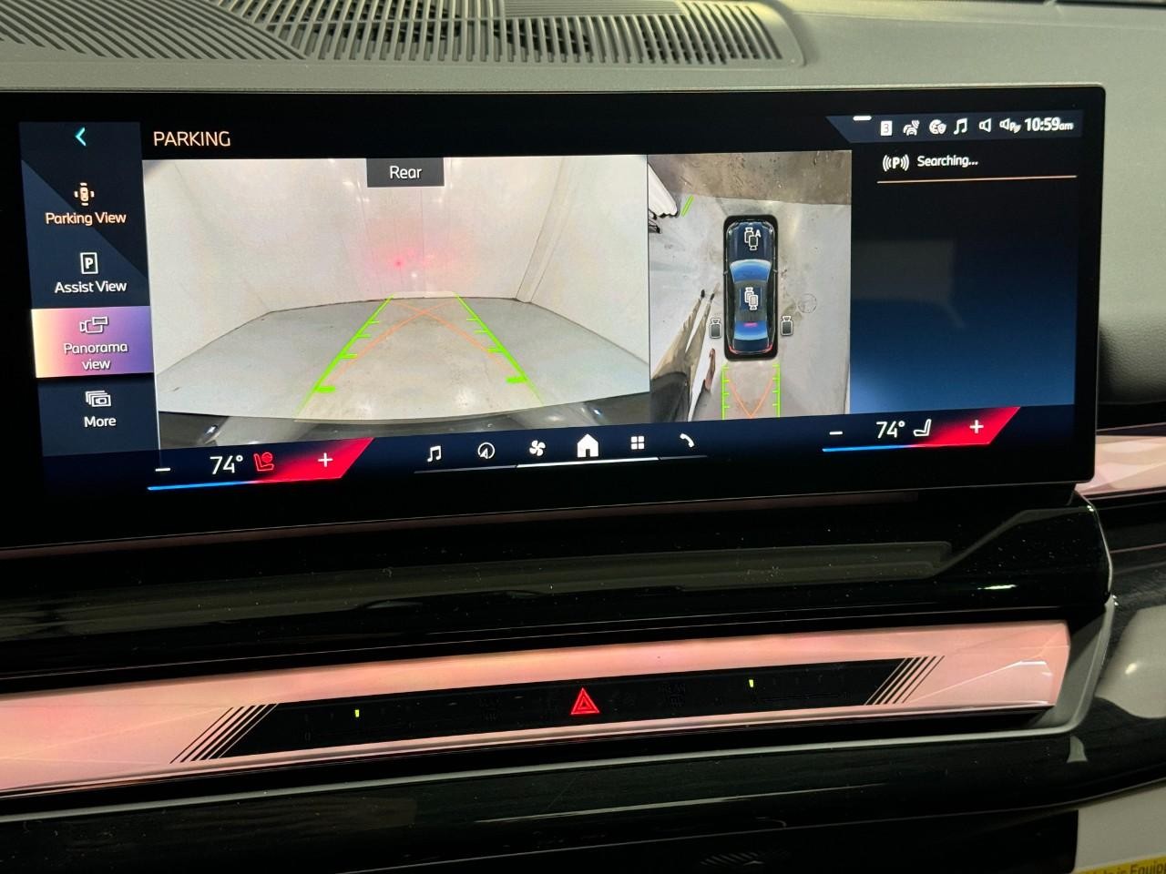 BMW 5 Series Vehicle Full-screen Gallery Image 33