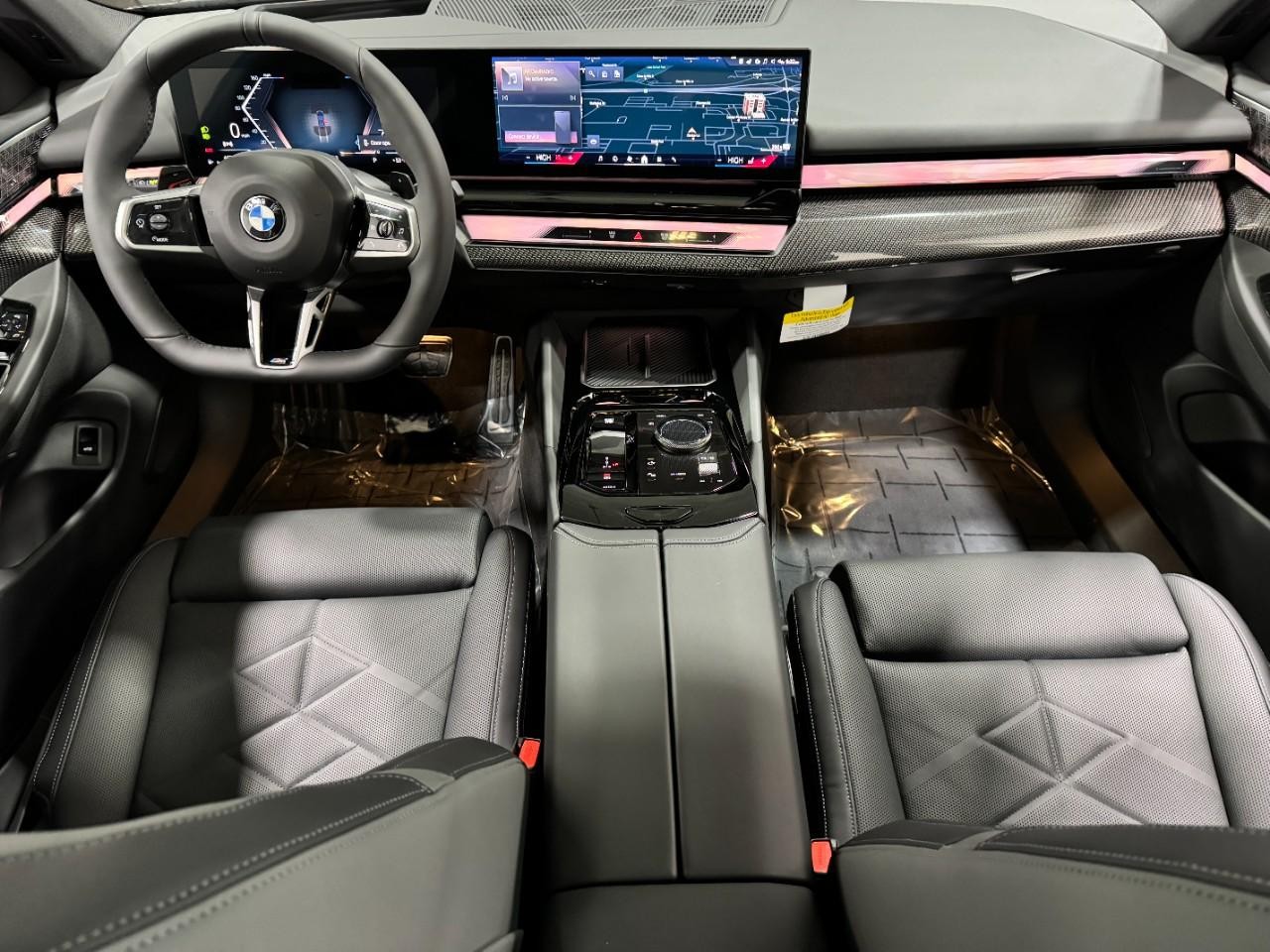 BMW 5 Series Vehicle Full-screen Gallery Image 13