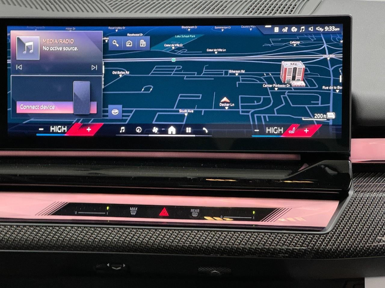 BMW 5 Series Vehicle Full-screen Gallery Image 15