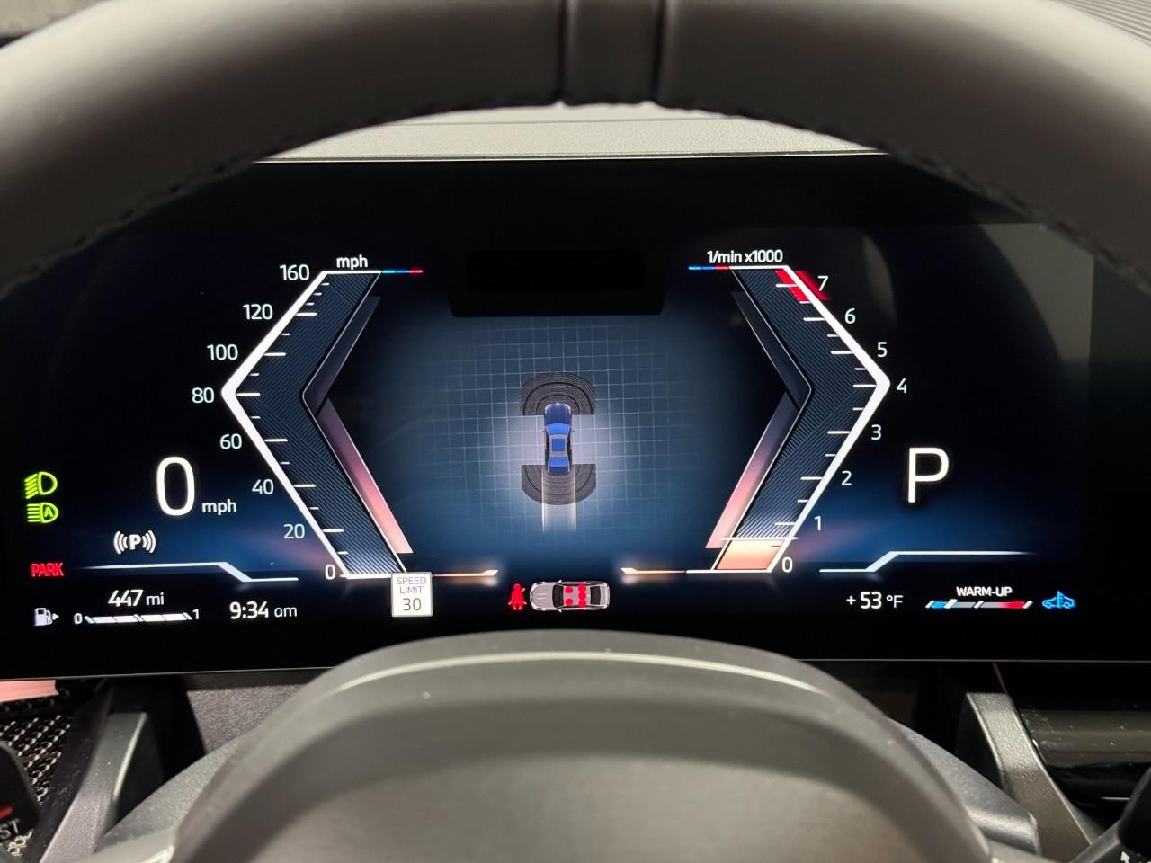 BMW 5 Series Vehicle Full-screen Gallery Image 32