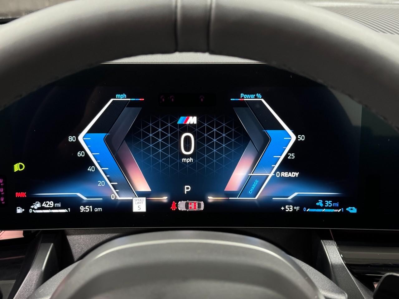 BMW 5 Series Vehicle Full-screen Gallery Image 31