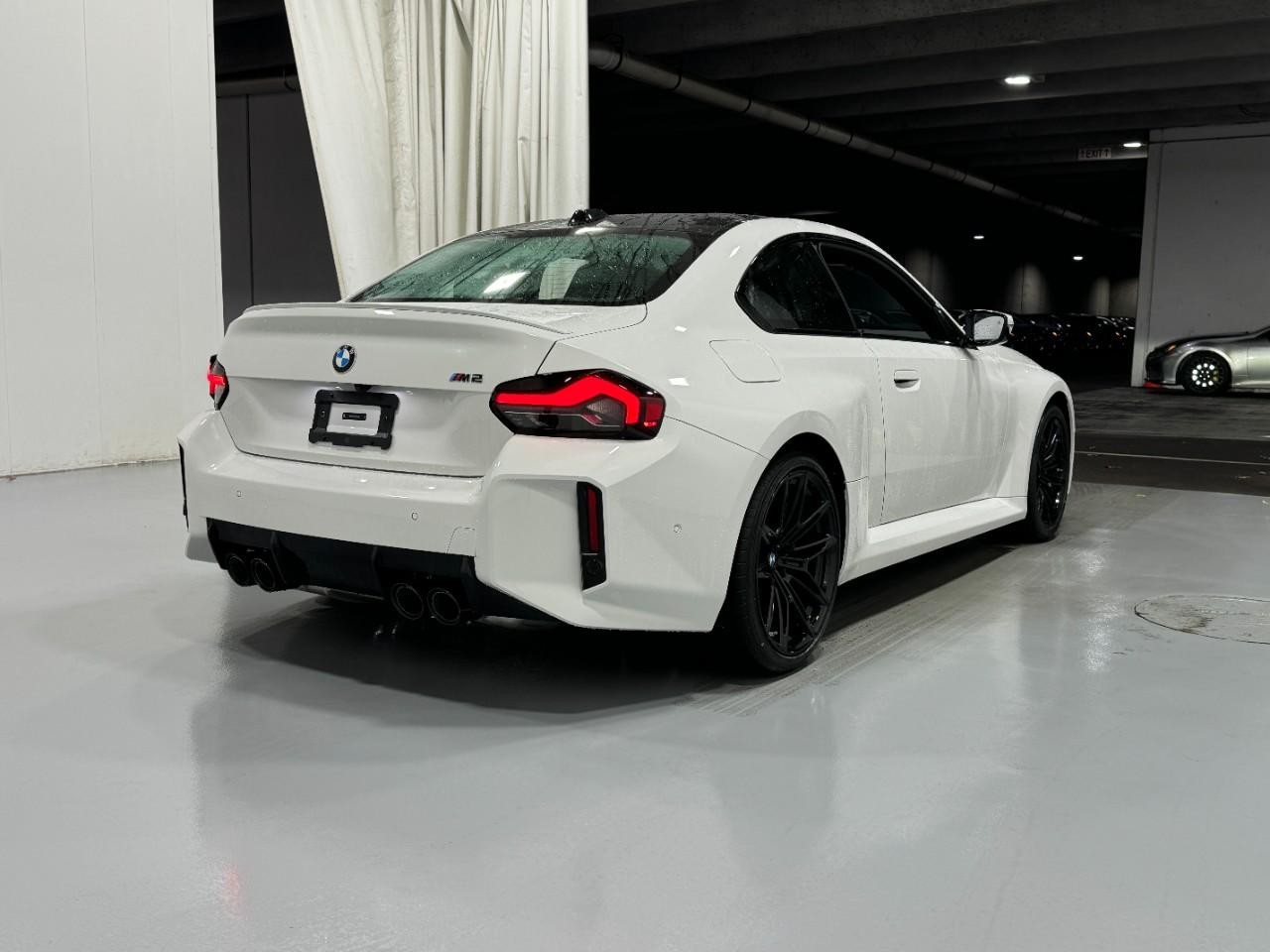 BMW M2 Vehicle Full-screen Gallery Image 4