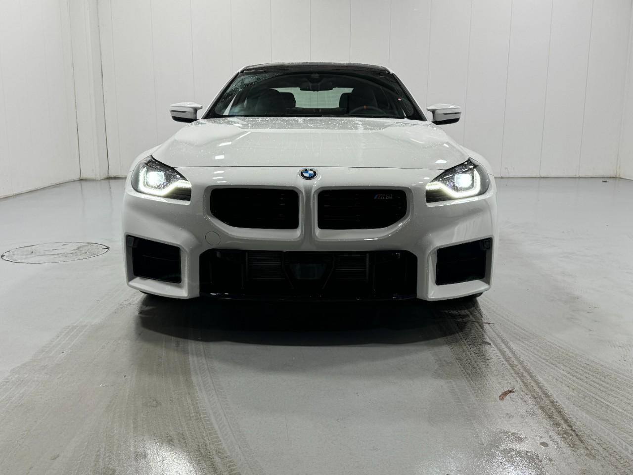 BMW M2 Vehicle Full-screen Gallery Image 7