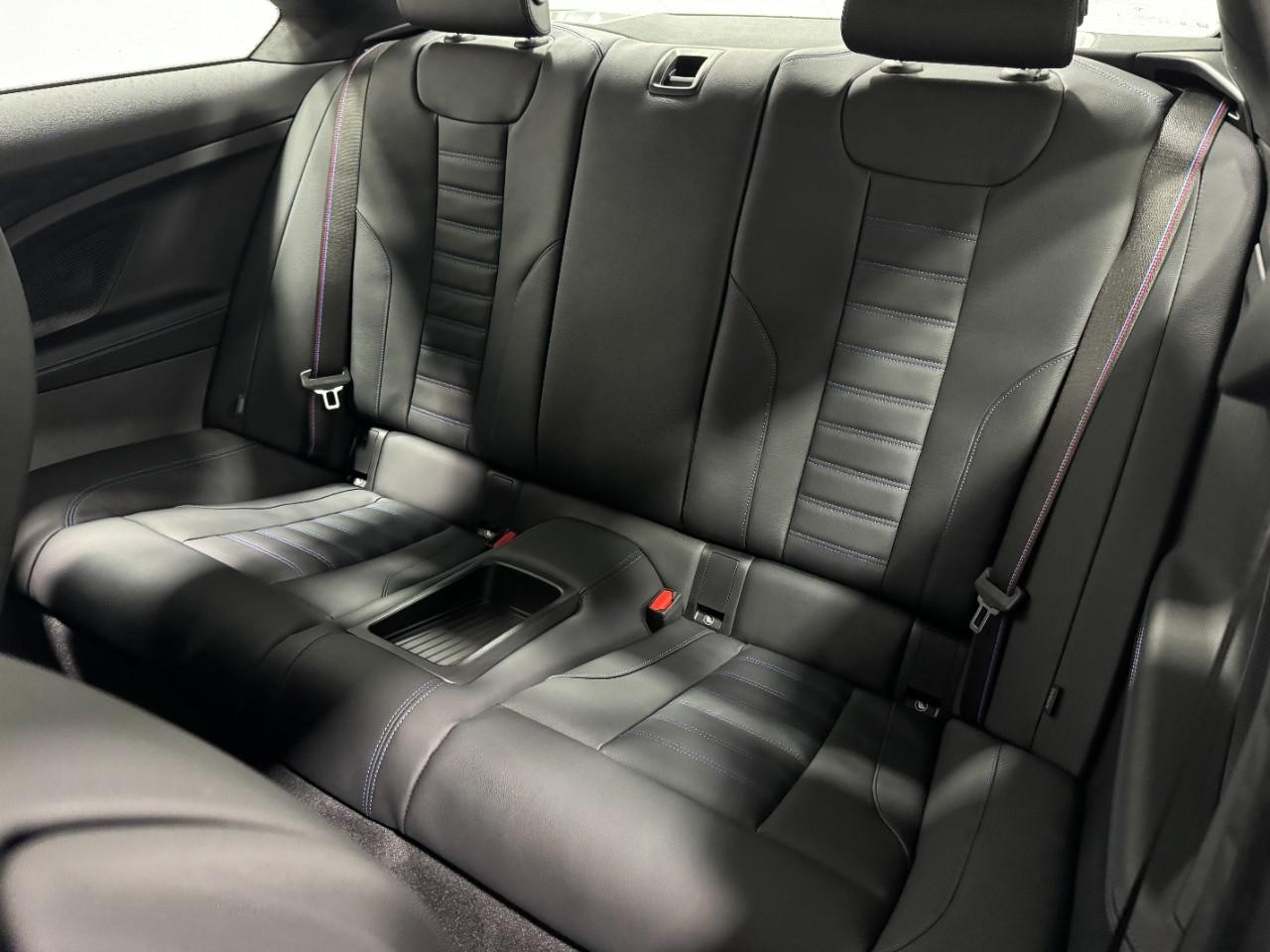 BMW M2 Vehicle Full-screen Gallery Image 8