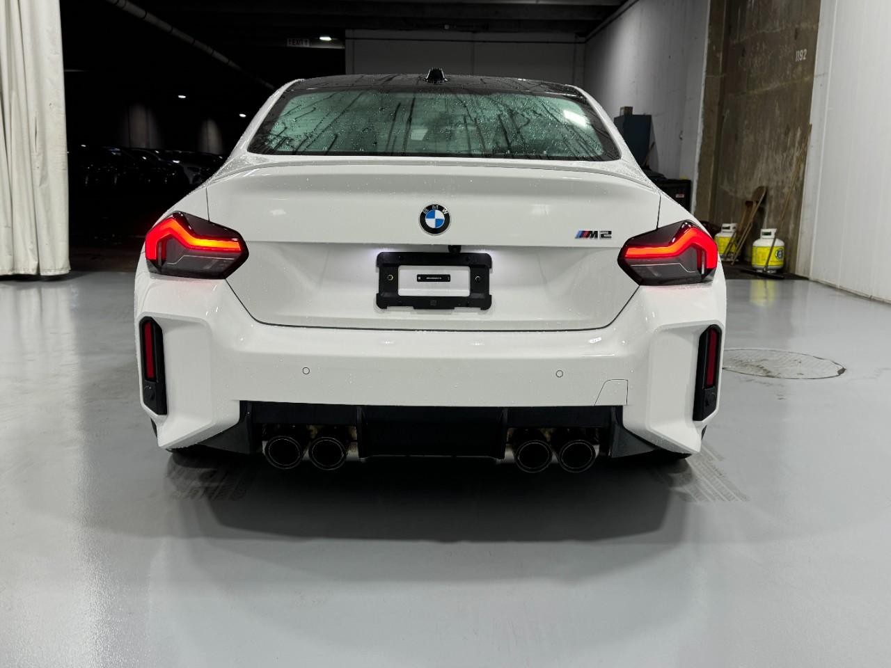 BMW M2 Vehicle Full-screen Gallery Image 9