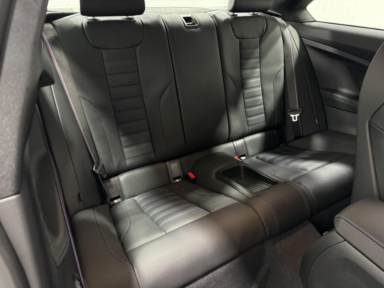 BMW M2 Vehicle Full-screen Gallery Image 10