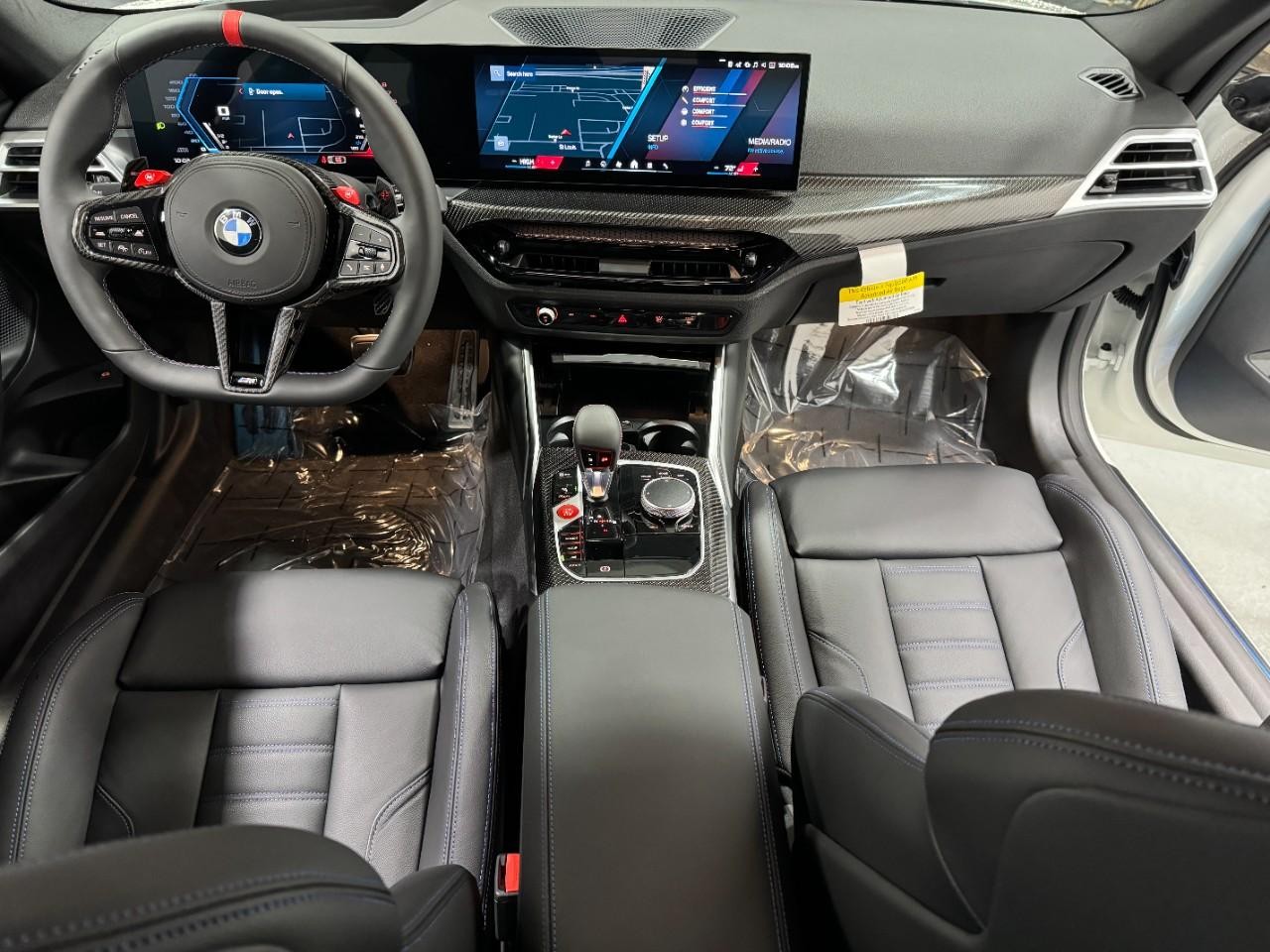 BMW M2 Vehicle Full-screen Gallery Image 11