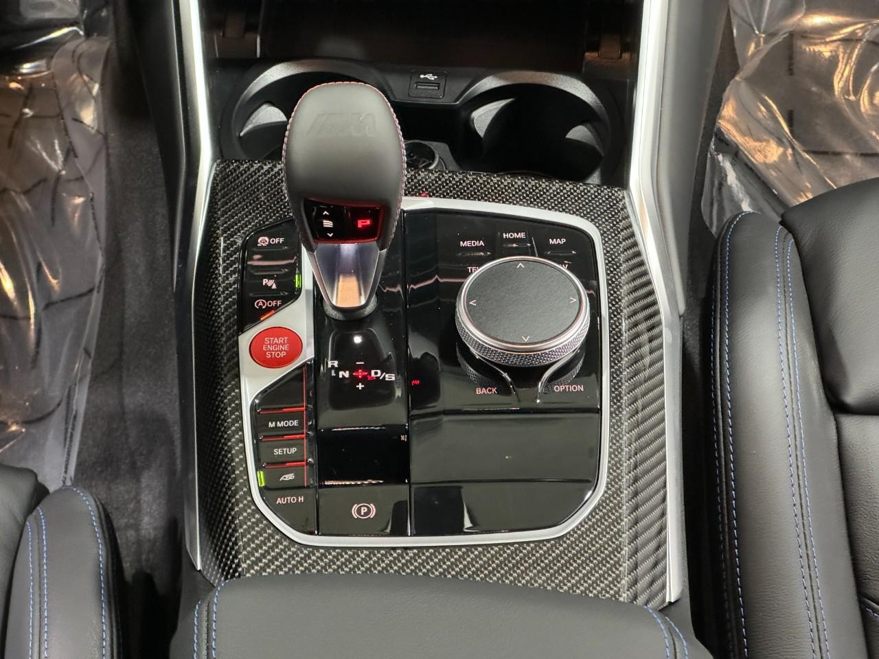 BMW M2 Vehicle Full-screen Gallery Image 14