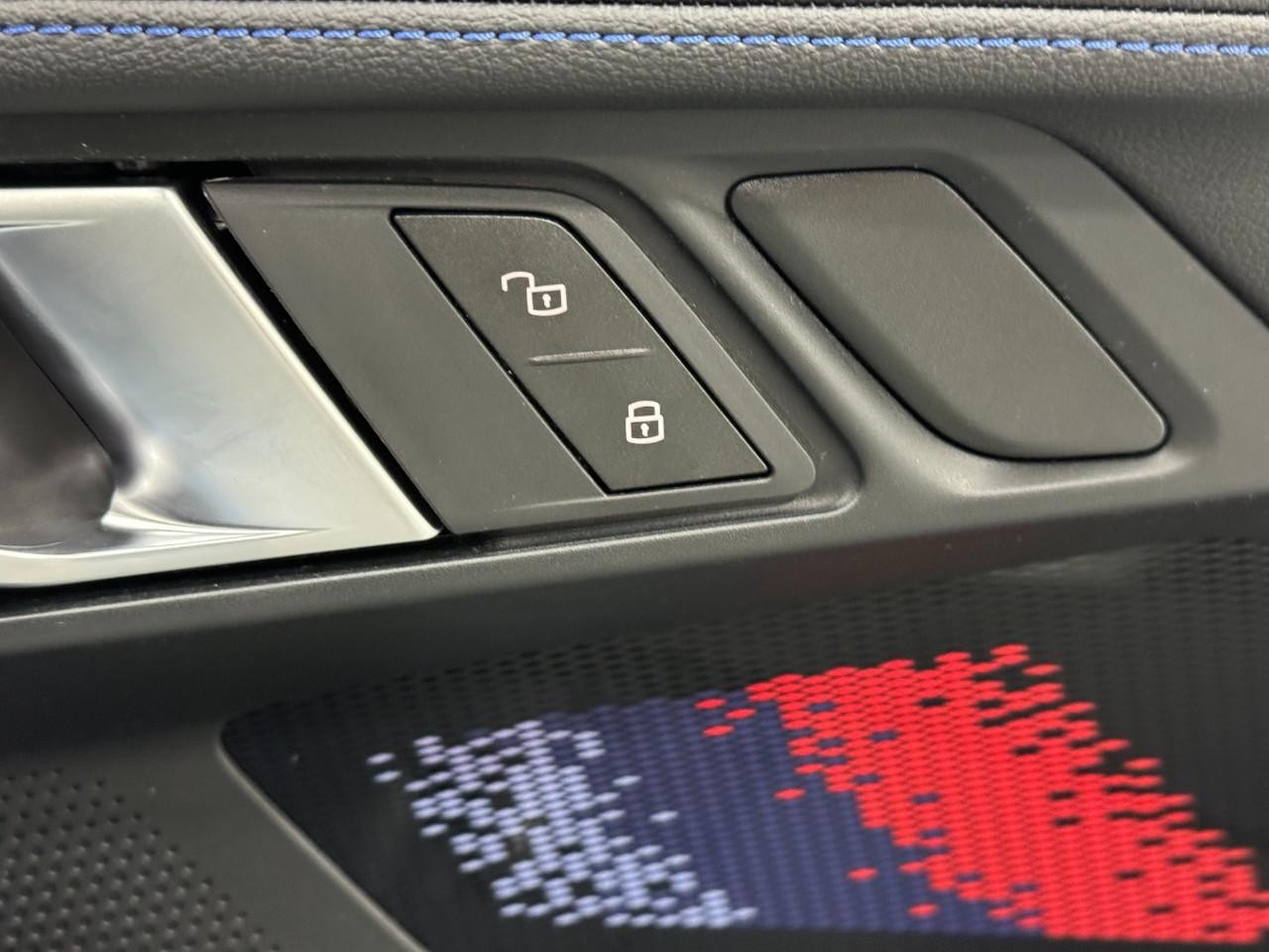 BMW M2 Vehicle Full-screen Gallery Image 19