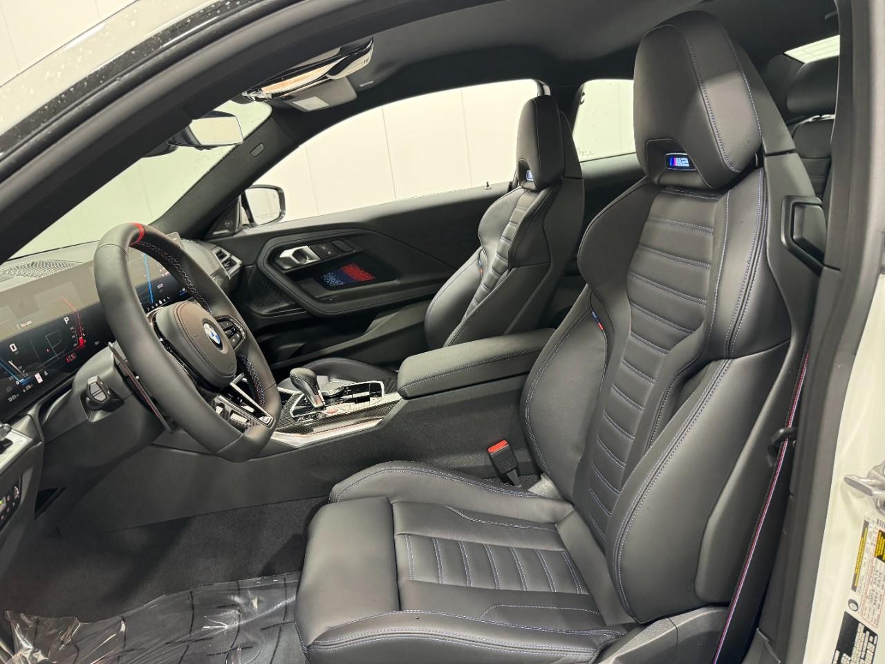 BMW M2 Vehicle Full-screen Gallery Image 25