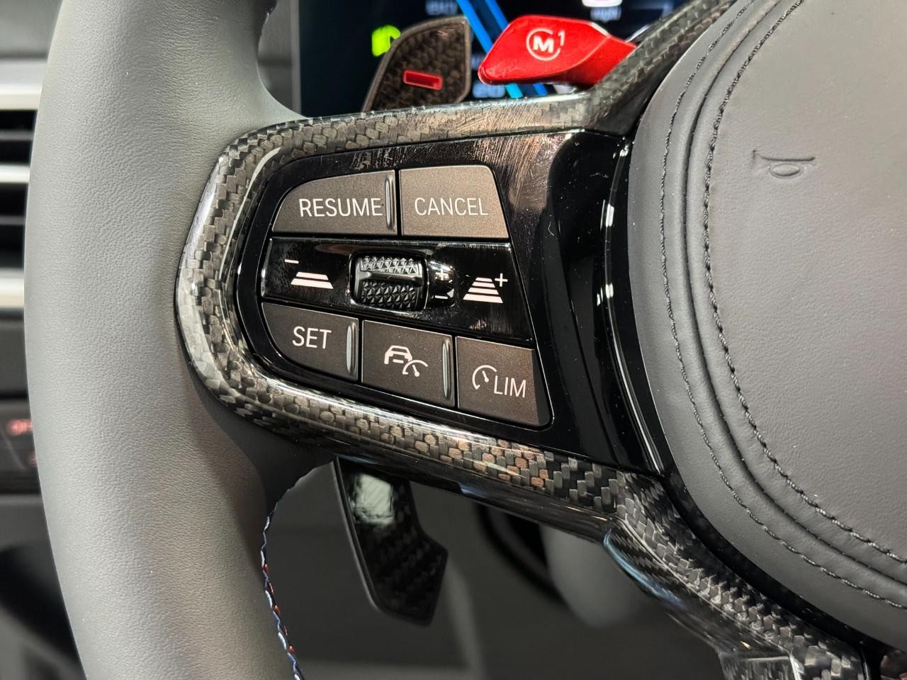 BMW M2 Vehicle Full-screen Gallery Image 29