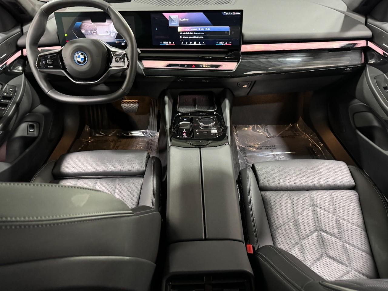 BMW i5 Vehicle Full-screen Gallery Image 12