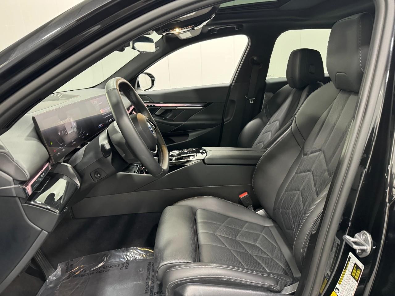 BMW i5 Vehicle Full-screen Gallery Image 25