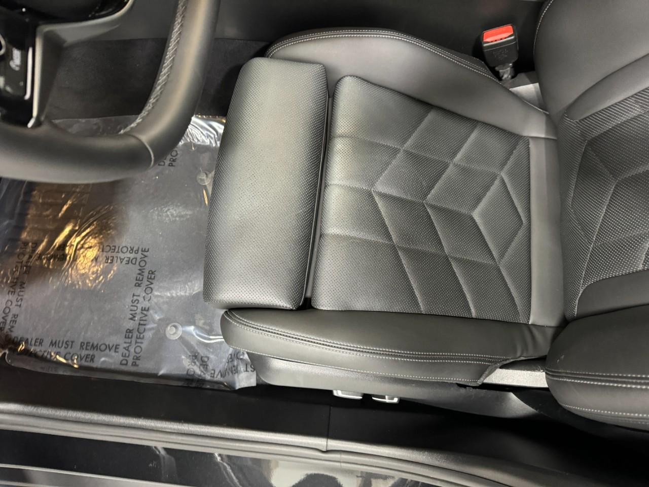 BMW i5 Vehicle Full-screen Gallery Image 26