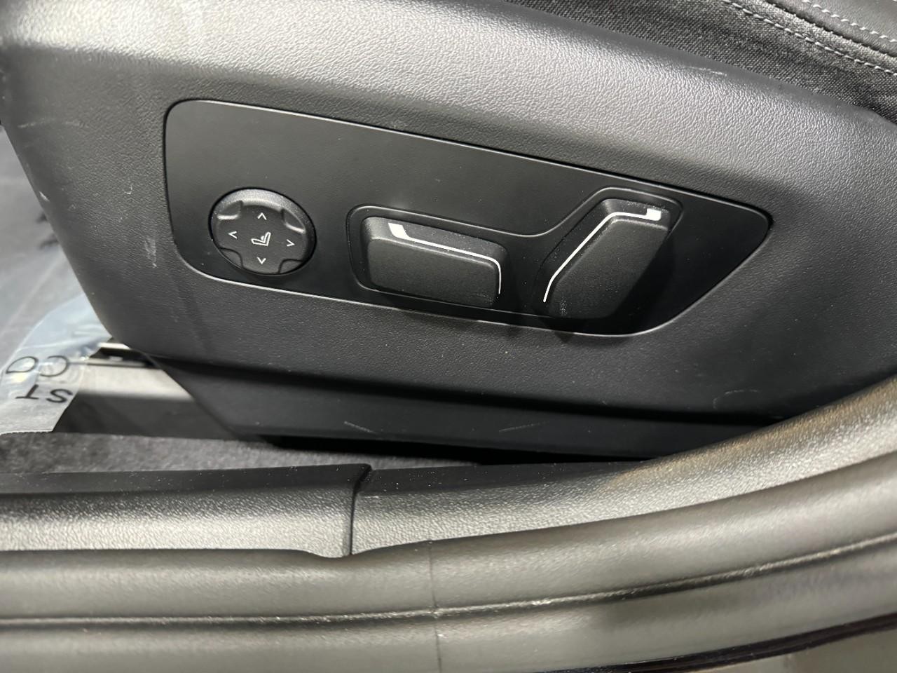 BMW i5 Vehicle Full-screen Gallery Image 27