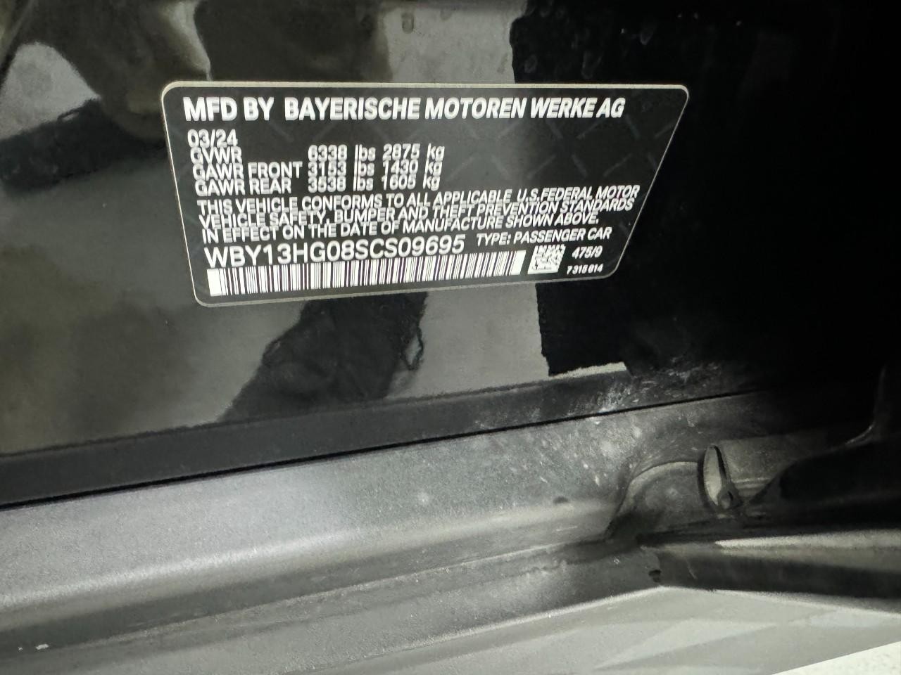 BMW i5 Vehicle Full-screen Gallery Image 32