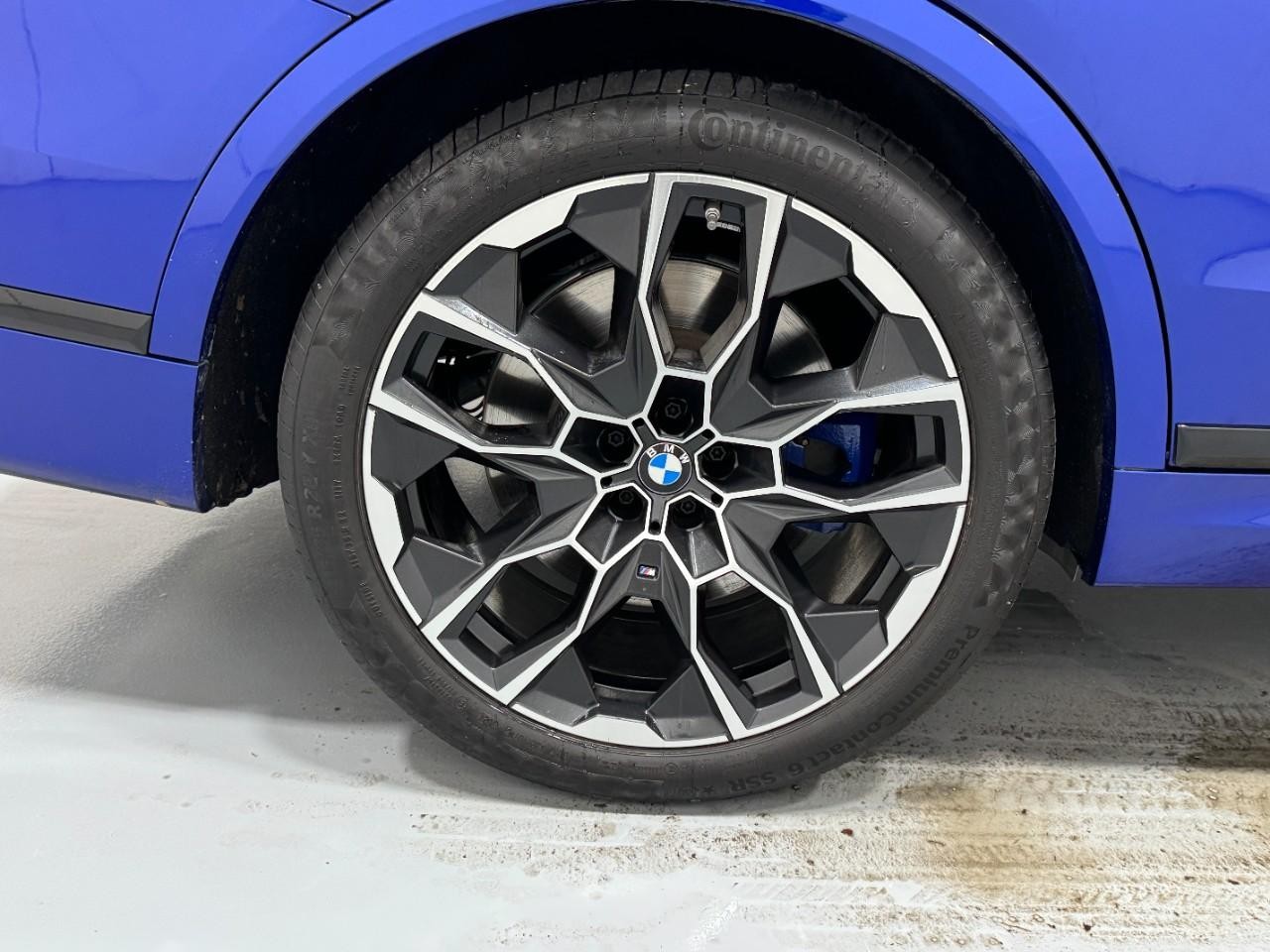 BMW X7 Vehicle Full-screen Gallery Image 5