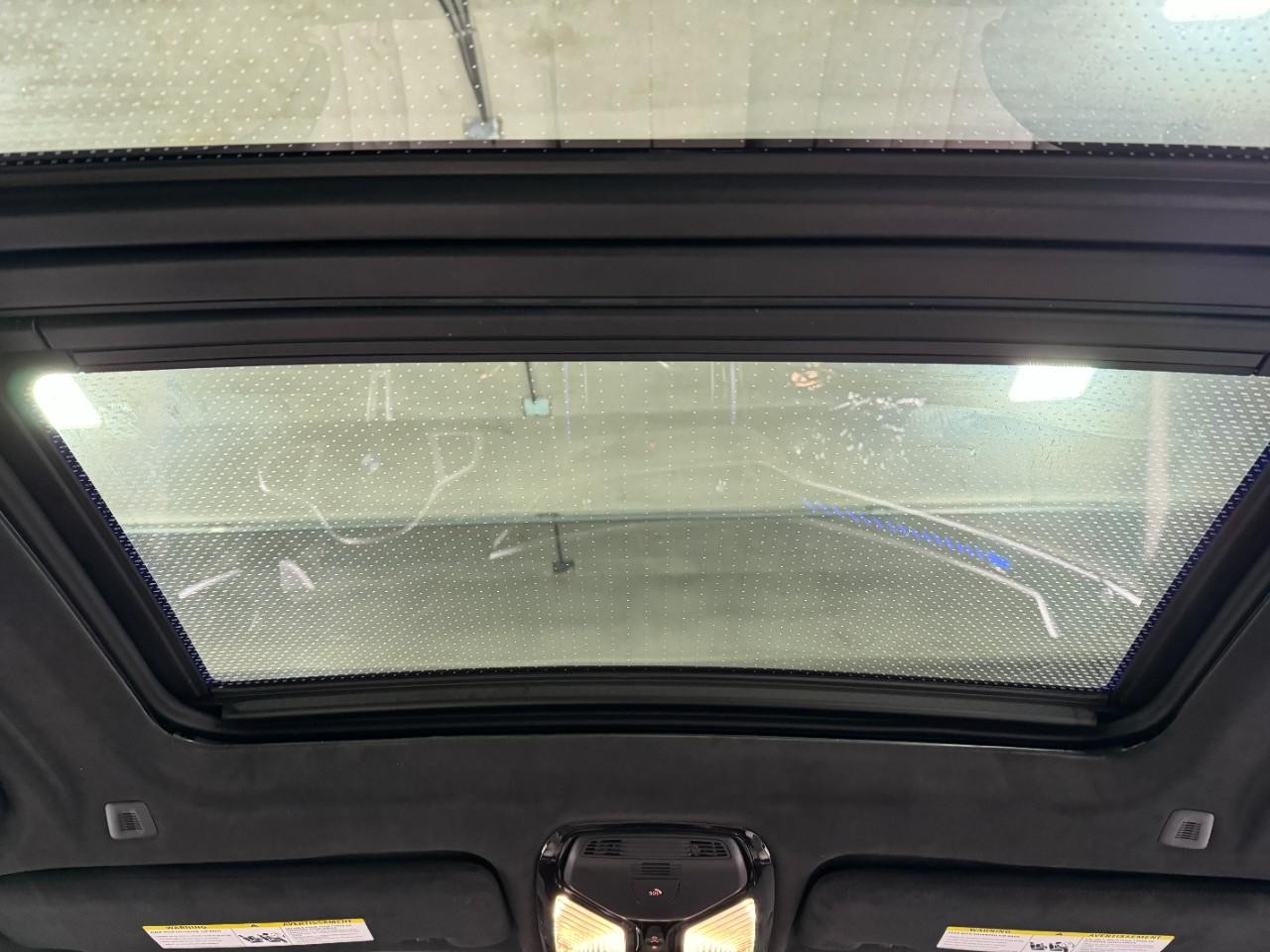 BMW X7 Vehicle Full-screen Gallery Image 12