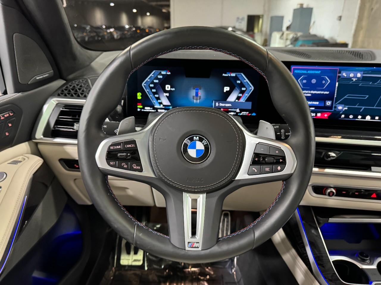 BMW X7 Vehicle Full-screen Gallery Image 14