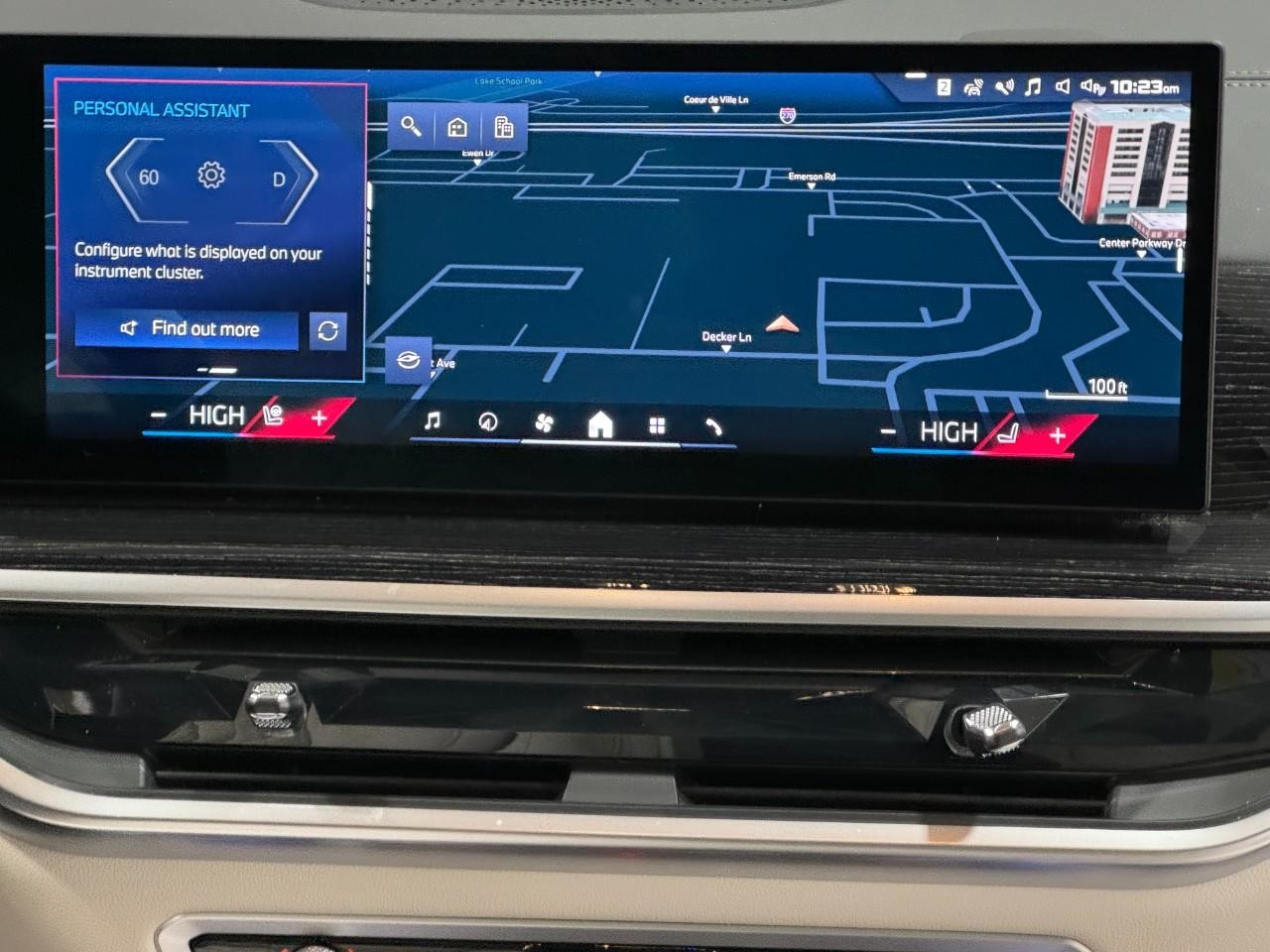 BMW X7 Vehicle Full-screen Gallery Image 15