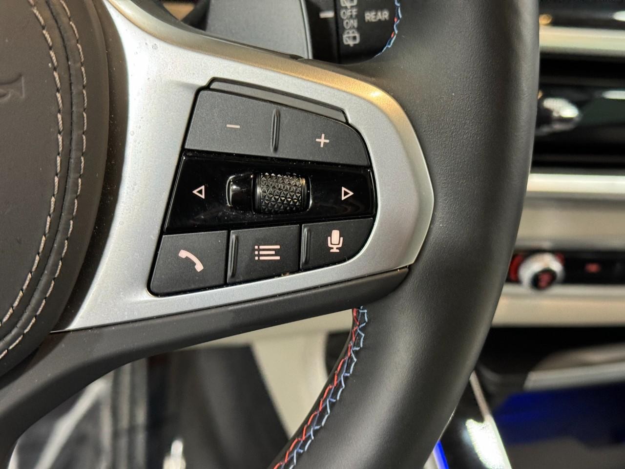 BMW X7 Vehicle Full-screen Gallery Image 33