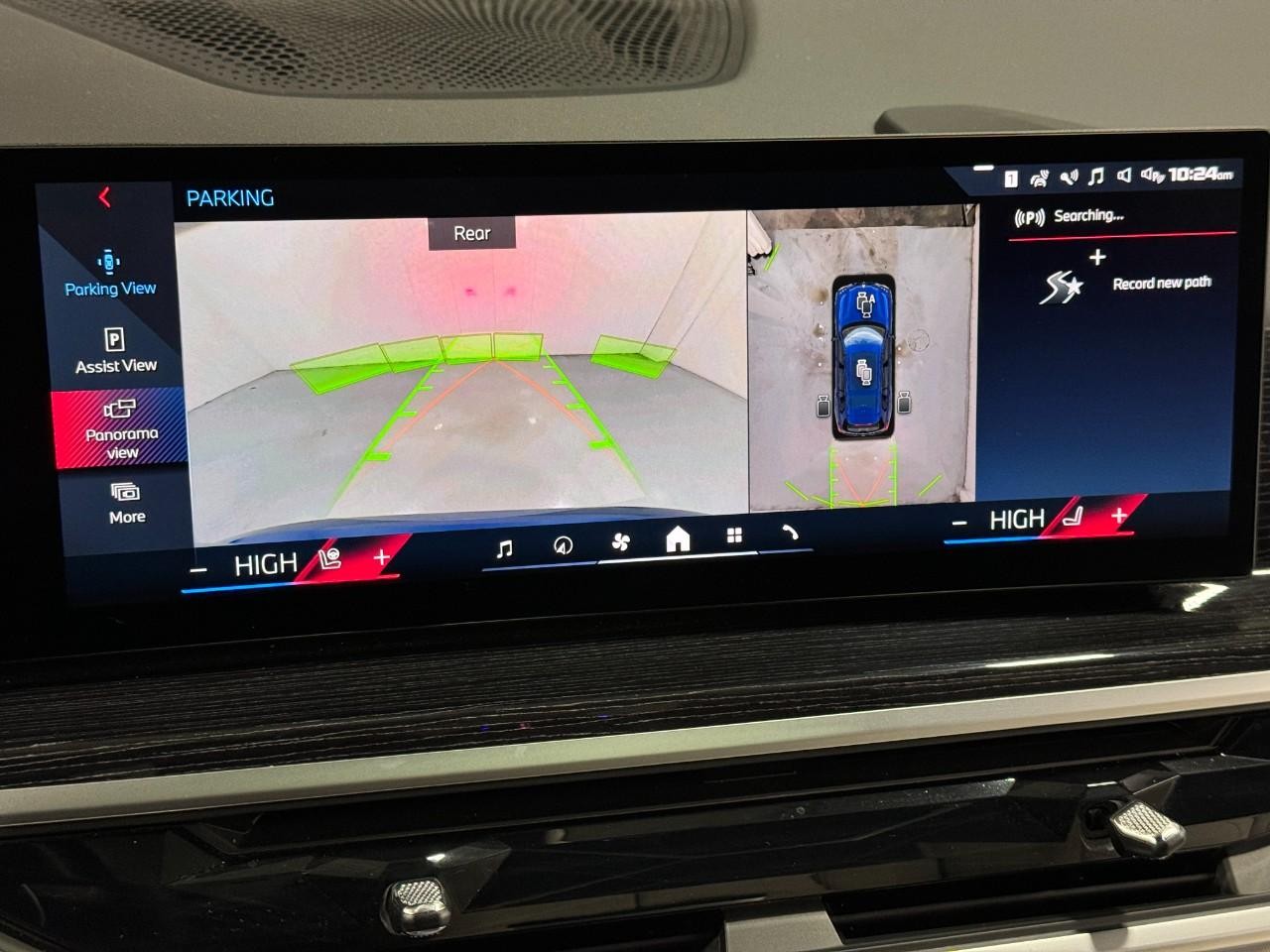 BMW X7 Vehicle Full-screen Gallery Image 35