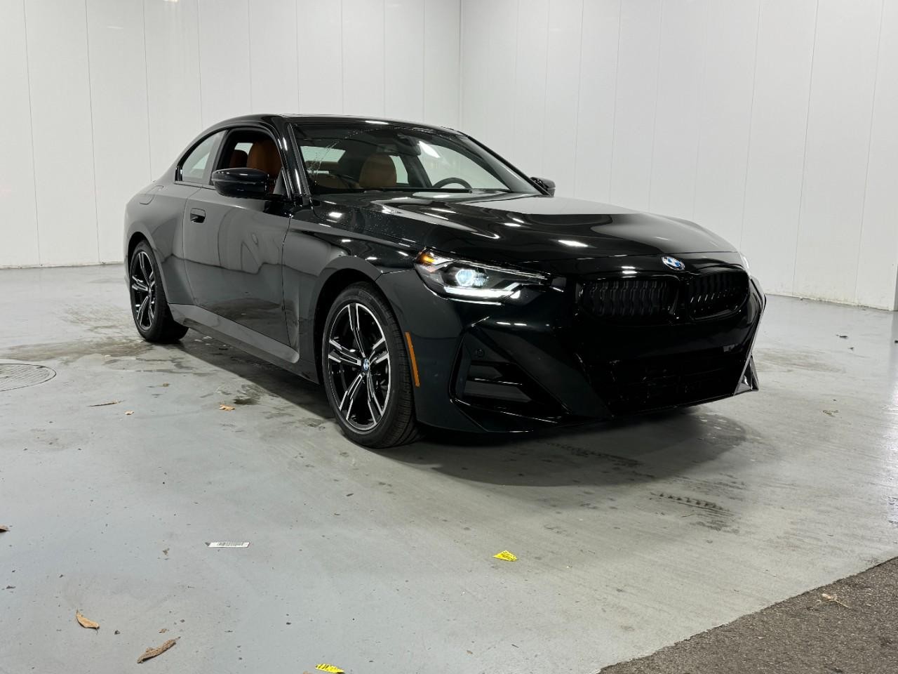 BMW 2 Series Vehicle Full-screen Gallery Image 6