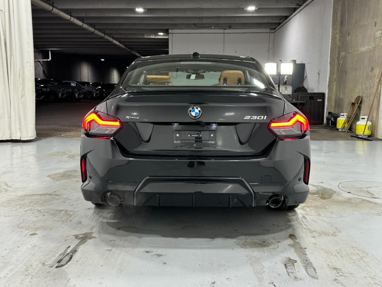 BMW 2 Series Vehicle Full-screen Gallery Image 9