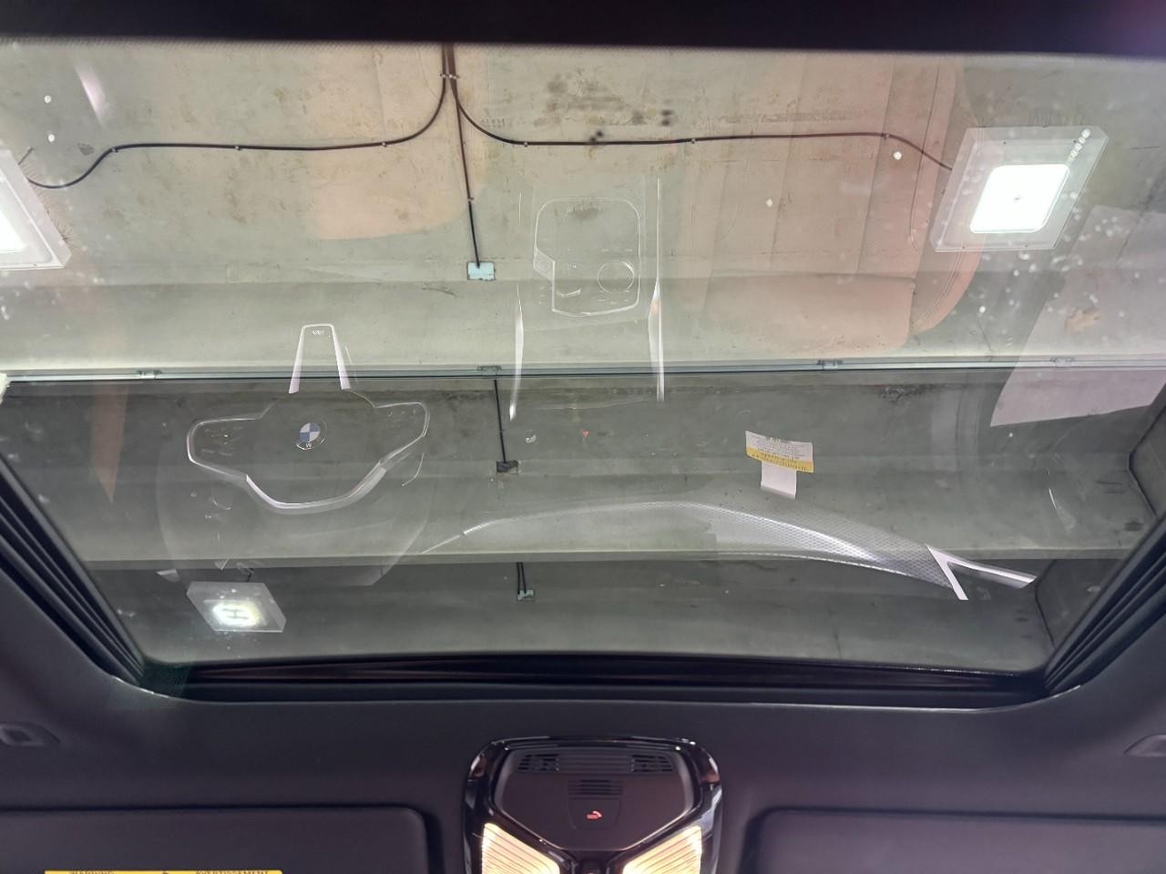 BMW 2 Series Vehicle Full-screen Gallery Image 11