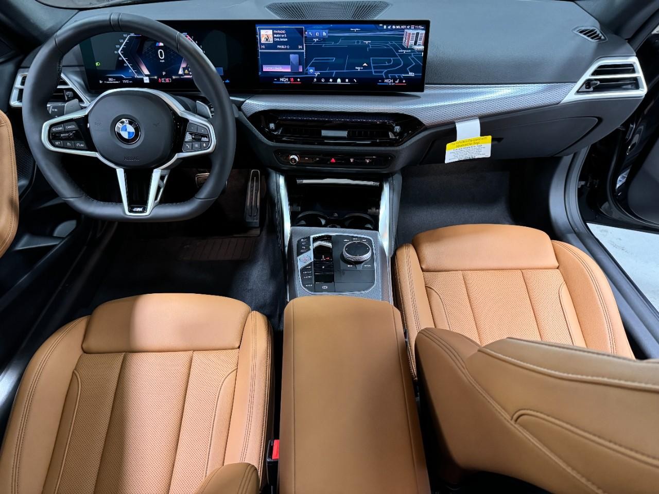 BMW 2 Series Vehicle Full-screen Gallery Image 12