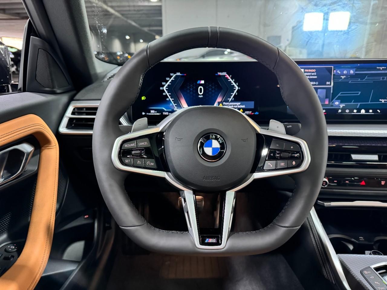 BMW 2 Series Vehicle Full-screen Gallery Image 13