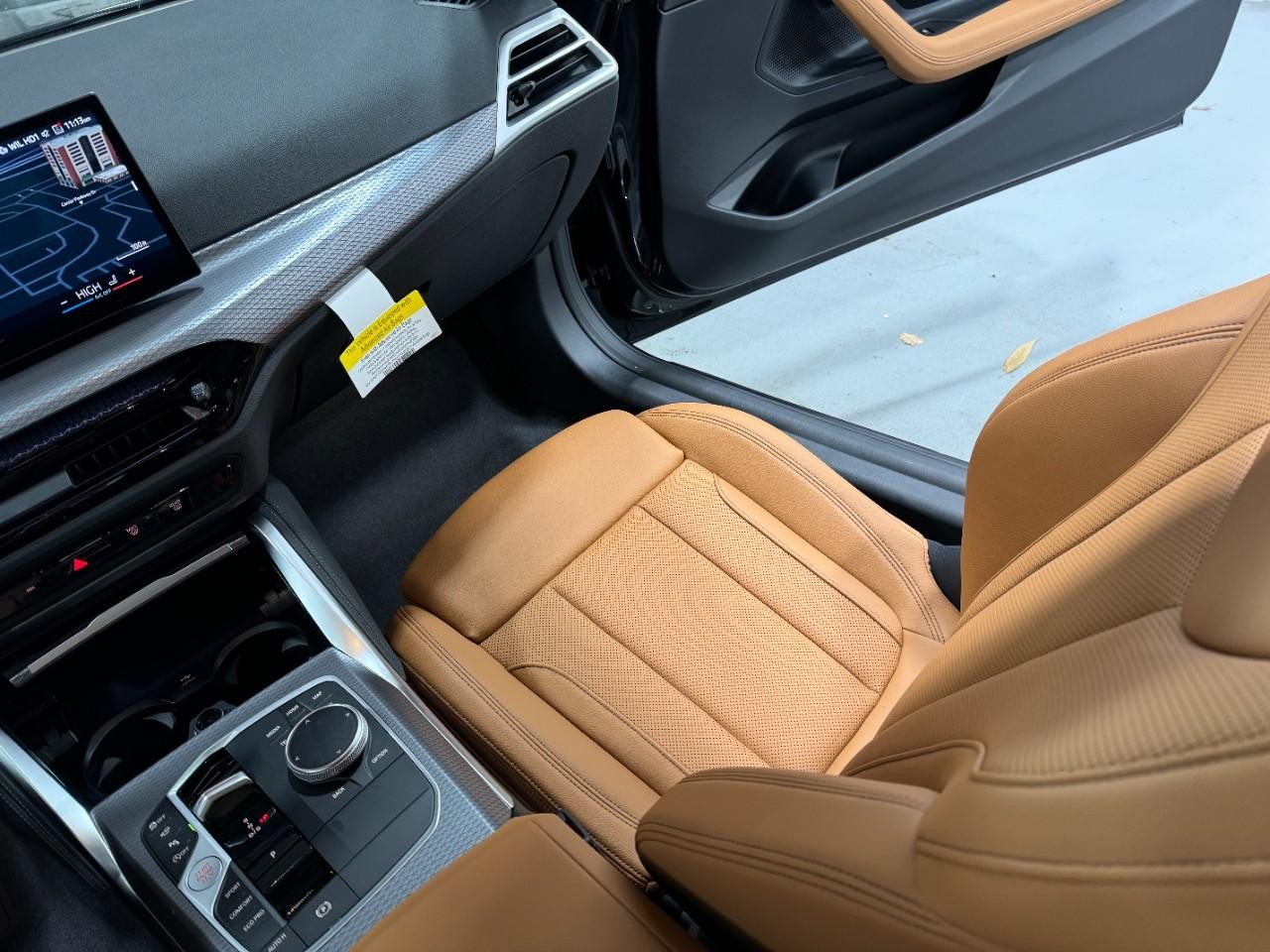 BMW 2 Series Vehicle Full-screen Gallery Image 16