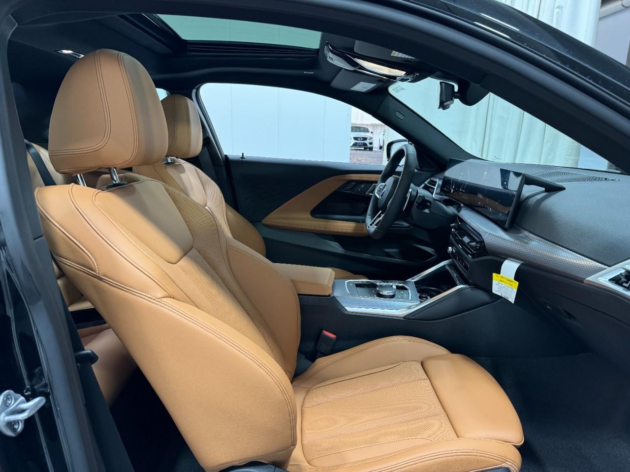 BMW 2 Series Vehicle Full-screen Gallery Image 17