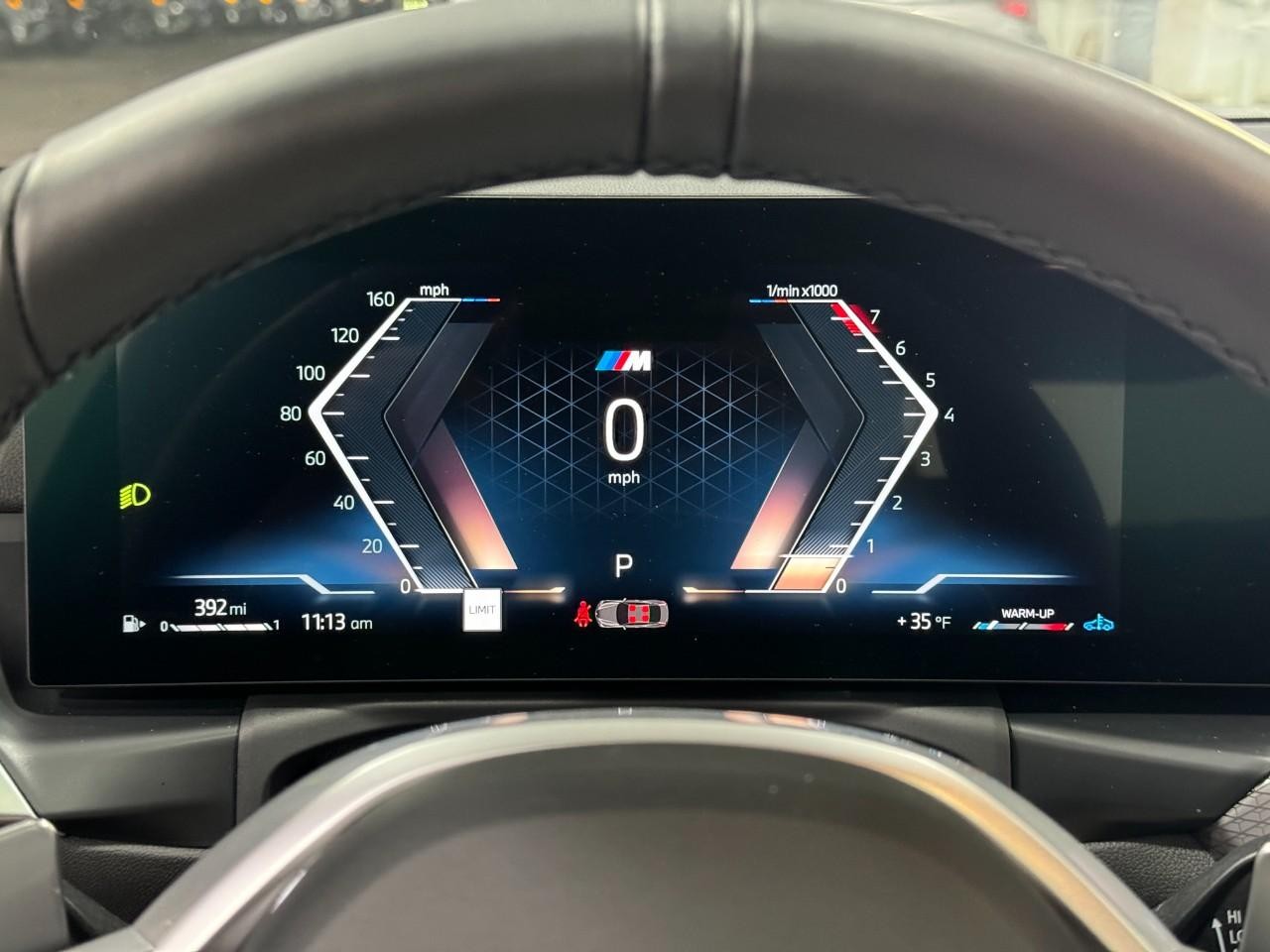 BMW 2 Series Vehicle Full-screen Gallery Image 32