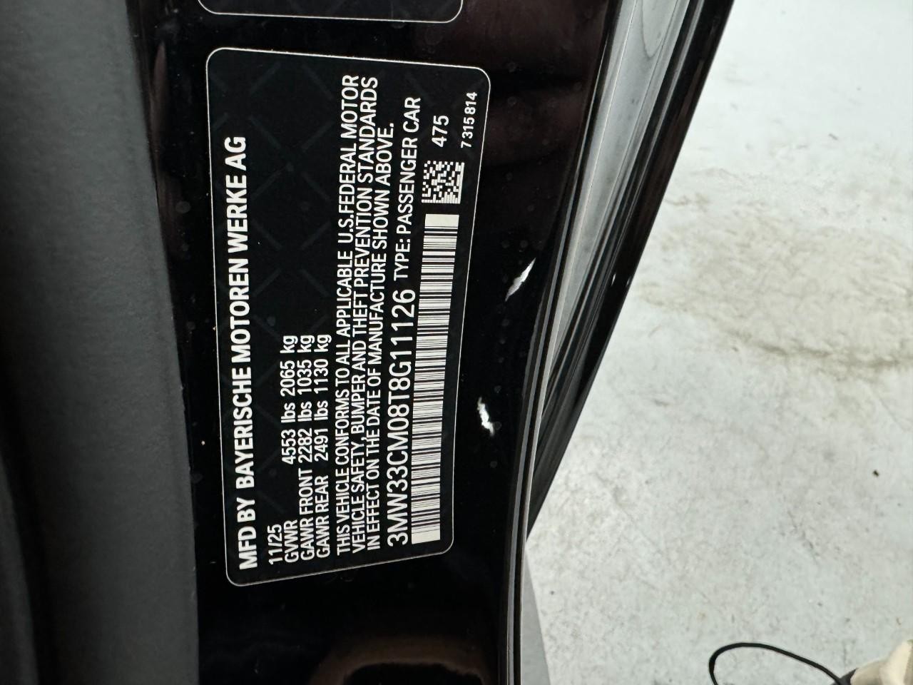 BMW 2 Series Vehicle Full-screen Gallery Image 34