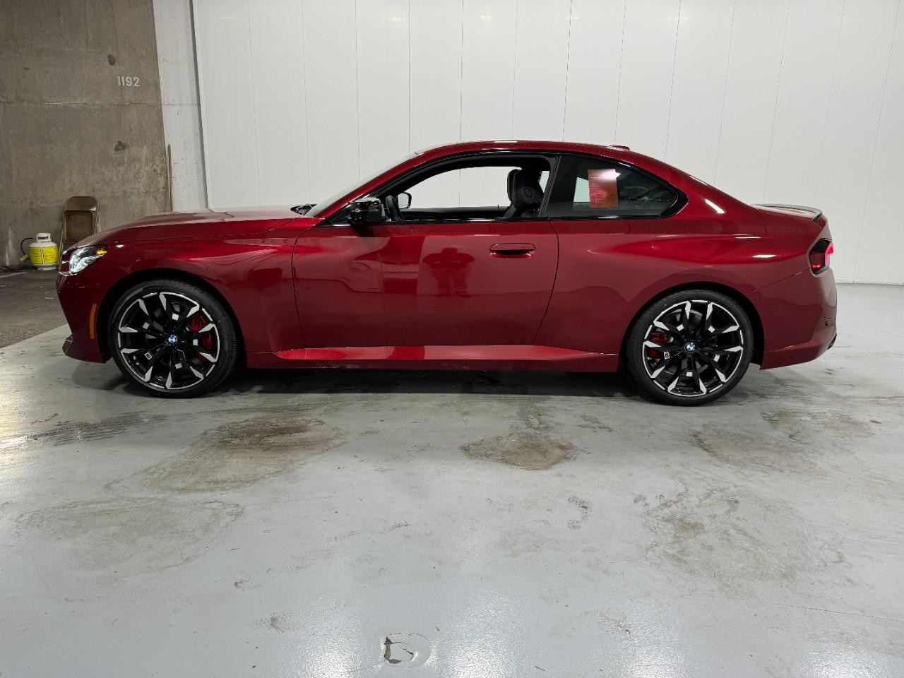 BMW 2 Series Vehicle Full-screen Gallery Image 2