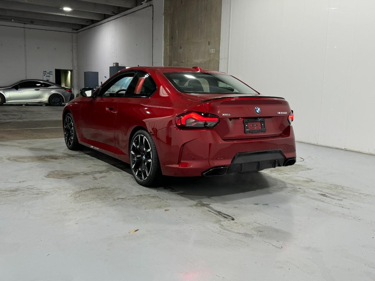 BMW 2 Series Vehicle Full-screen Gallery Image 3