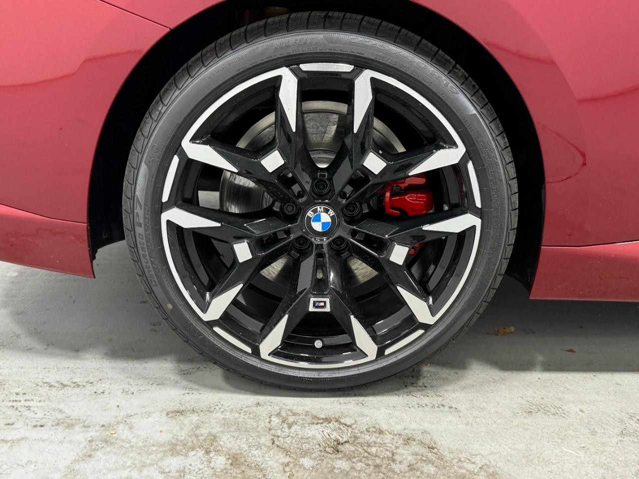 BMW 2 Series Vehicle Full-screen Gallery Image 5