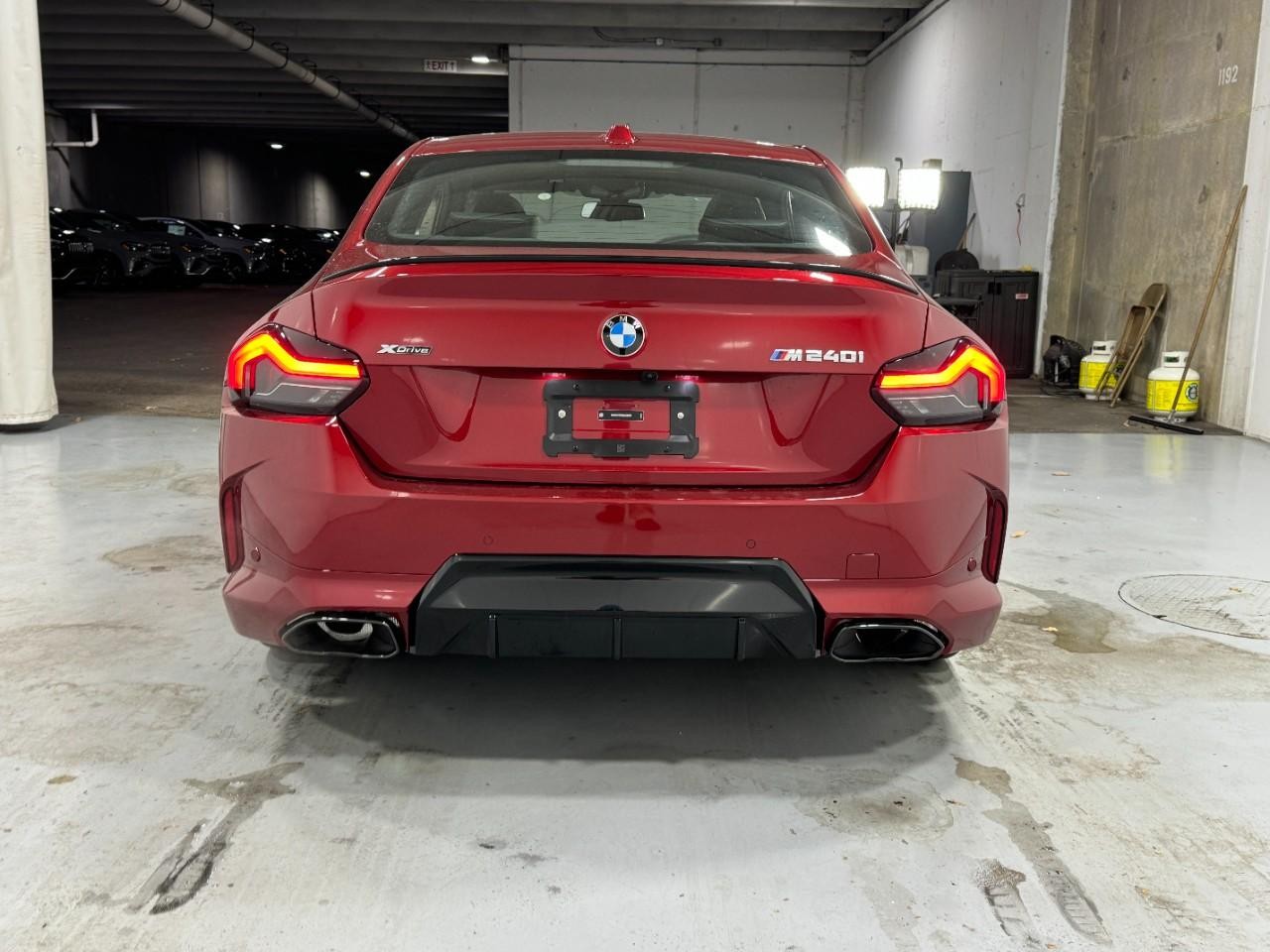 BMW 2 Series Vehicle Full-screen Gallery Image 9