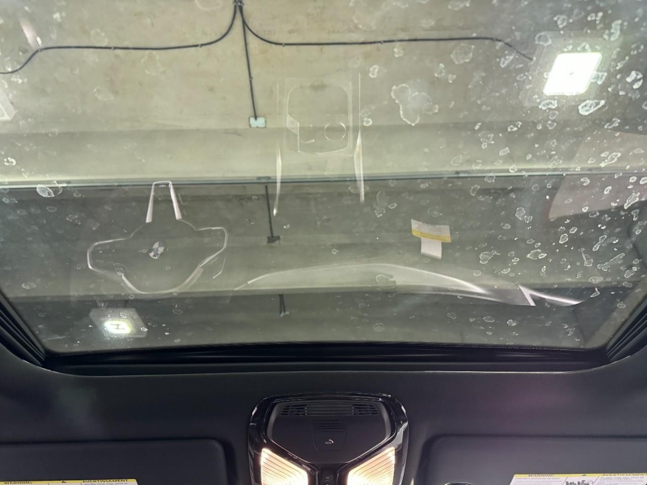 BMW 2 Series Vehicle Full-screen Gallery Image 11